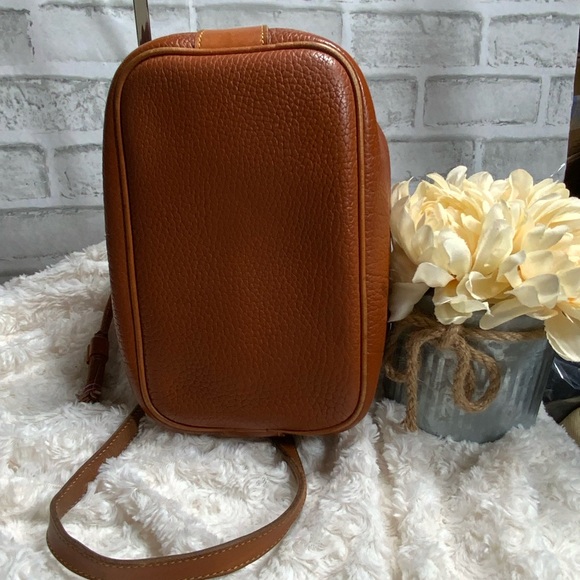Vintage Dooney & Bourke Tan Leather Bucket Shoulder Bag - Picture 3 of 4